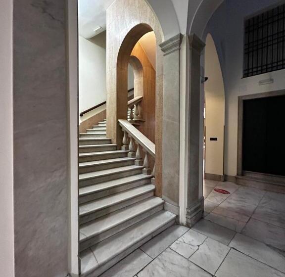 Pansiyon Le Colonne Di San Luca Affittacamere