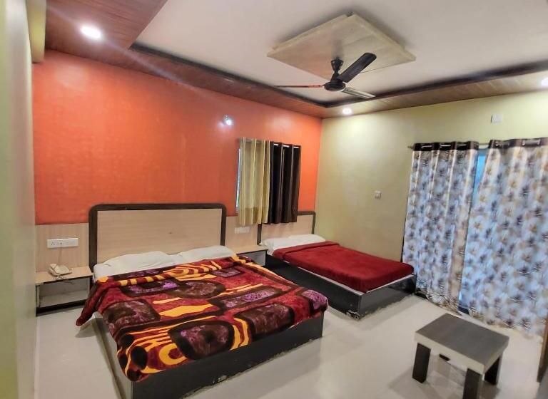 Bed and Breakfast Dhan Homestay