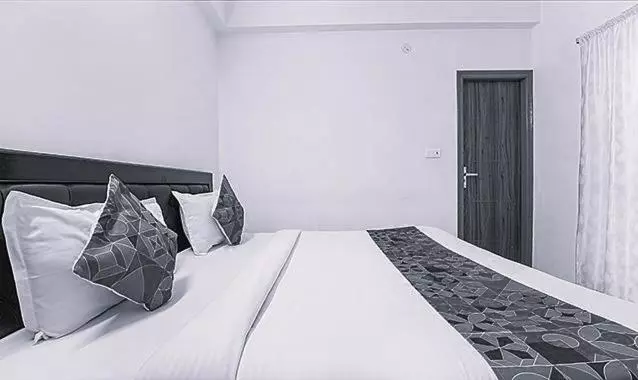 Fabhotel Sv Home Stay   Nr A2z Exotic Park