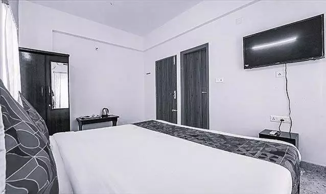 Fabhotel Sv Home Stay   Nr A2z Exotic Park