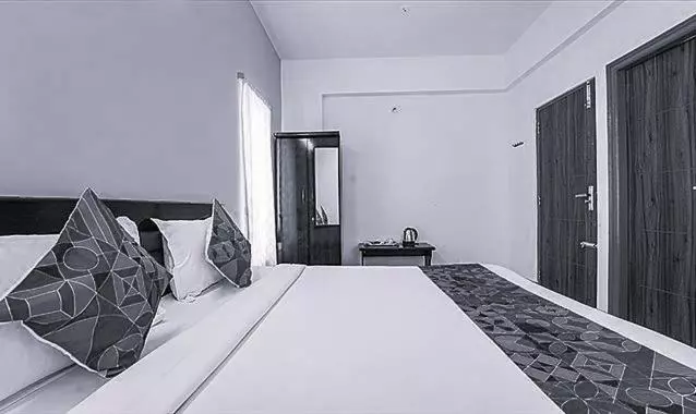 Fabhotel Sv Home Stay   Nr A2z Exotic Park