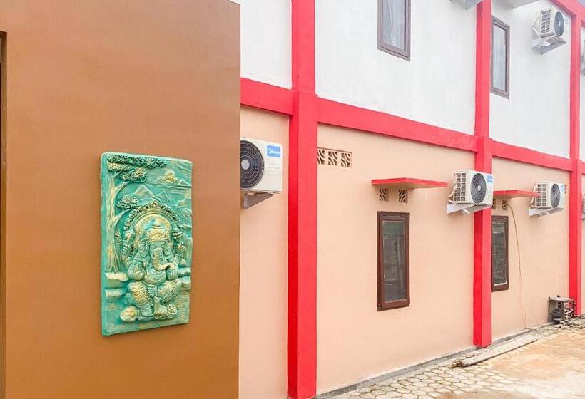 هتل Reddoorz @ Kubu Selem Palapa