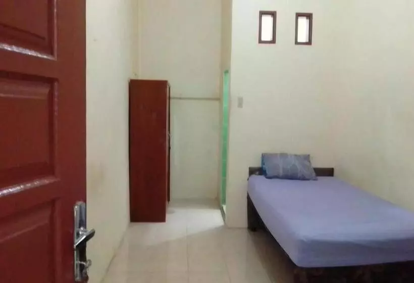 ホテル Spot On 93851 Fermansio Homestay 1