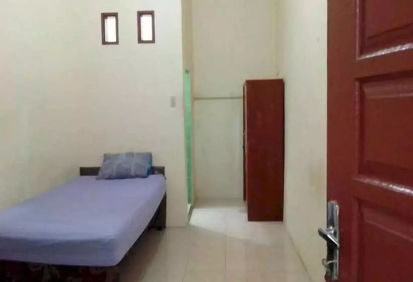 ホテル Spot On 93851 Fermansio Homestay 1