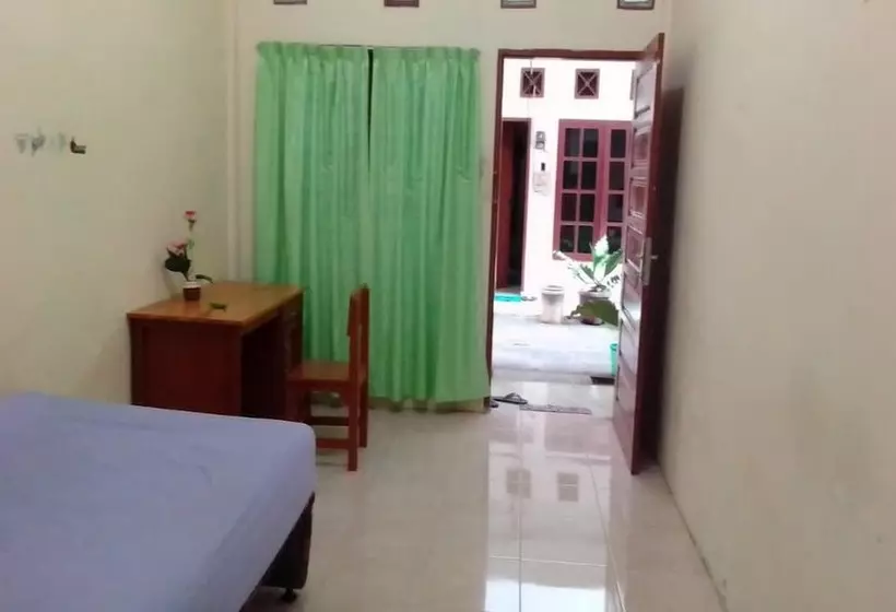 ホテル Spot On 93851 Fermansio Homestay 1