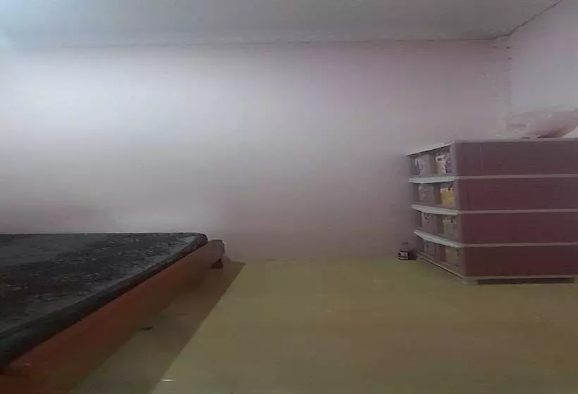 ホテル Spot On 93851 Fermansio Homestay 1
