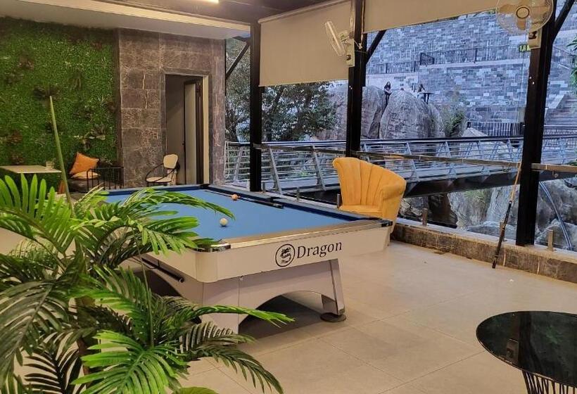 هتل Lotus Premium Lodge