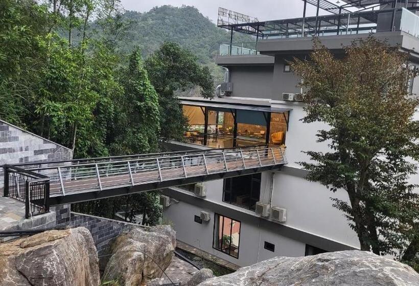 هتل Lotus Premium Lodge