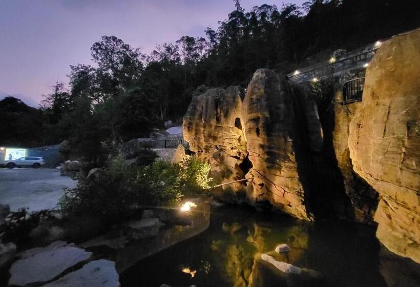 هتل Lotus Premium Lodge