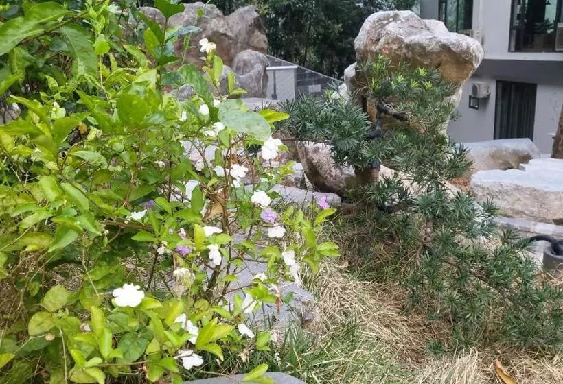هتل Lotus Premium Lodge