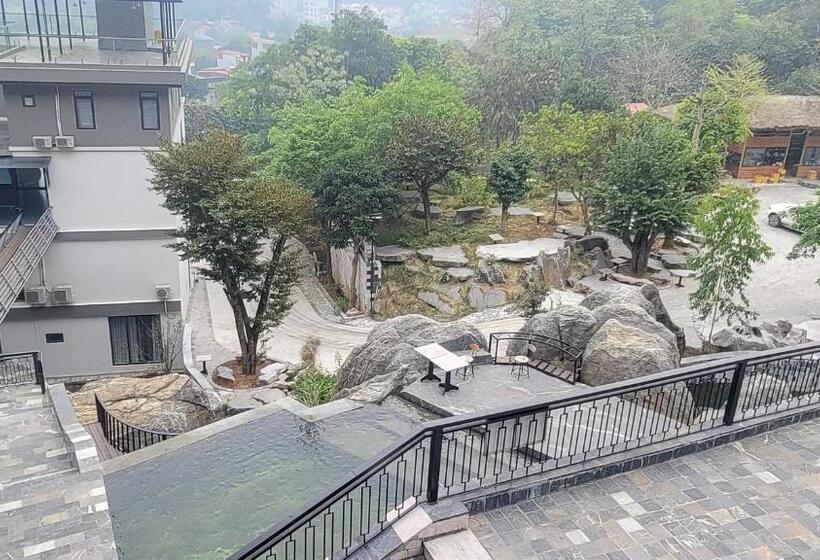 هتل Lotus Premium Lodge