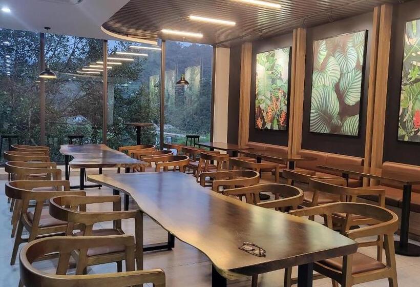 هتل Lotus Premium Lodge