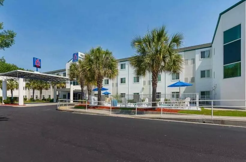 Motel 6