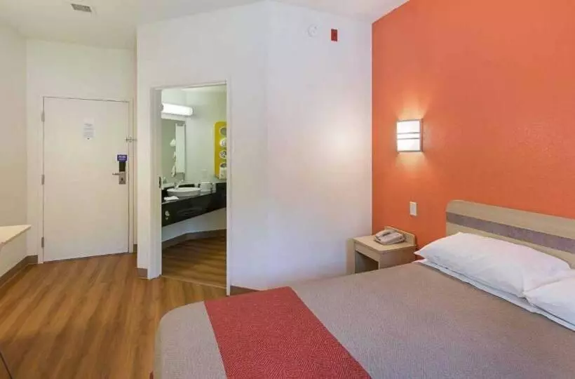 Motel 6