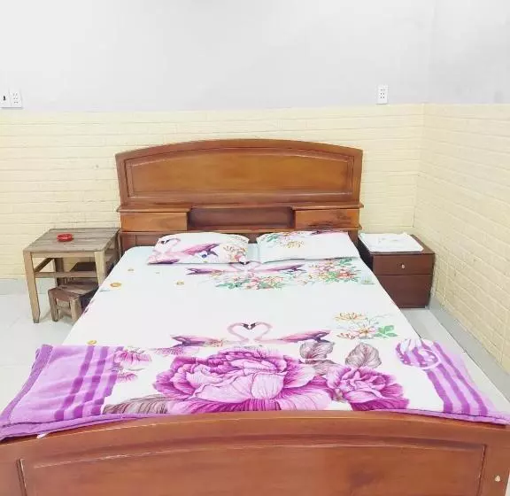 Nhà Nghỉ Hương Giang