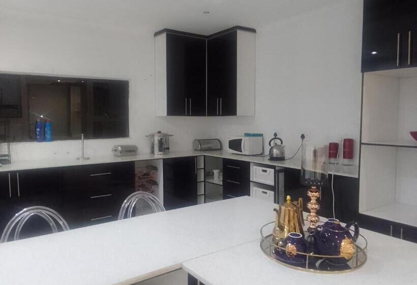 پانسیون The Classic House B&b