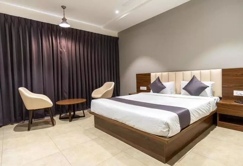 The Living Hub Hotel, Kolhapur  Walkable From Central Bus Station