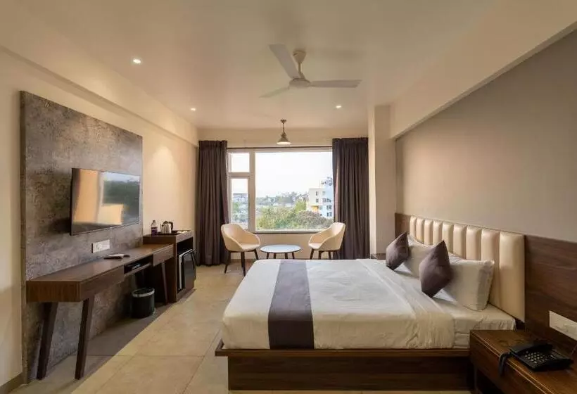 The Living Hub Hotel, Kolhapur  Walkable From Central Bus Station