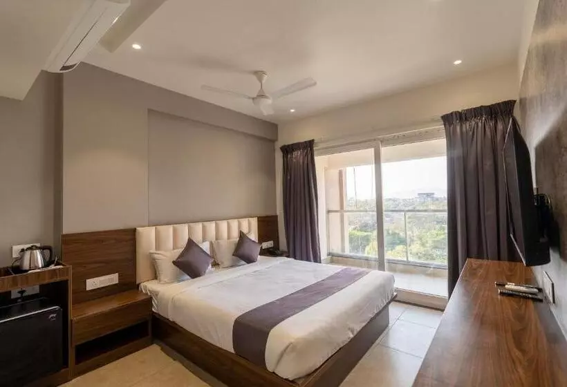 The Living Hub Hotel, Kolhapur  Walkable From Central Bus Station