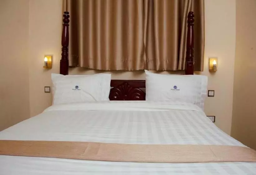 Ubuntu Palace Hotel   Runati