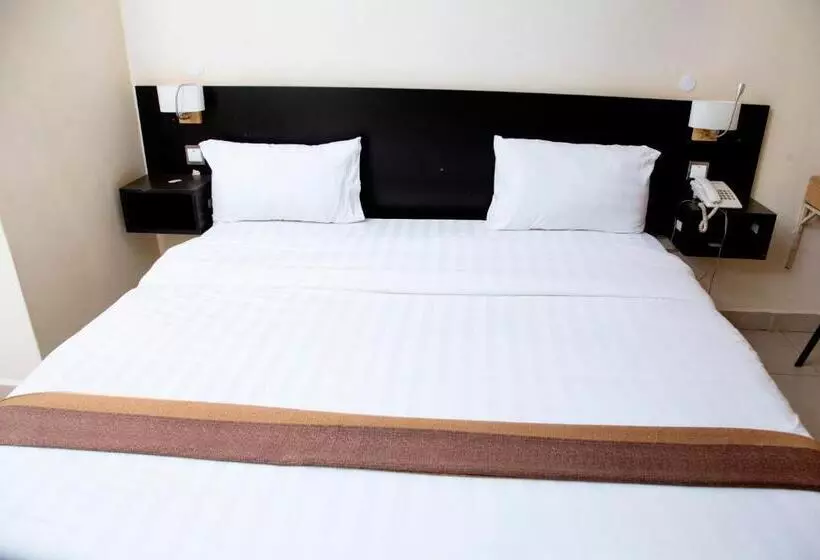 Ubuntu Palace Hotel   Runati