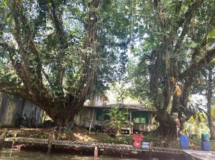 هتل Esmeralda Lodge