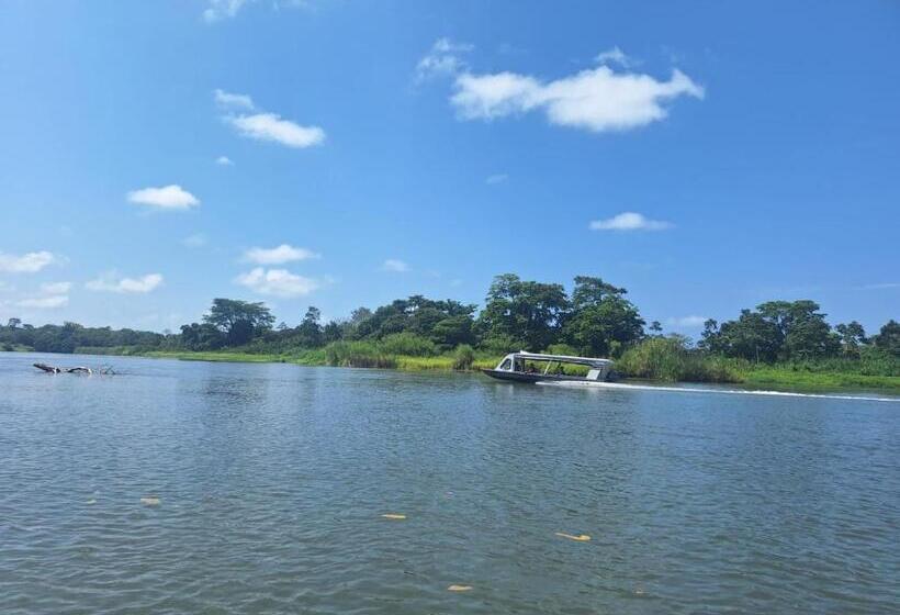 هتل Esmeralda Lodge