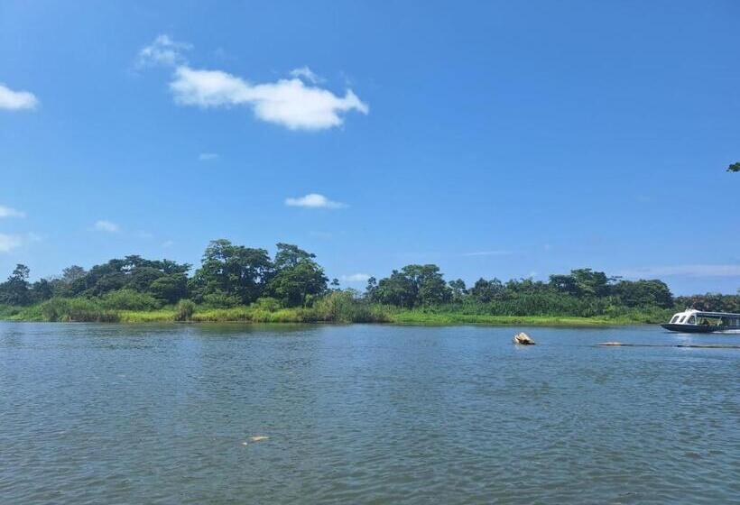 هتل Esmeralda Lodge