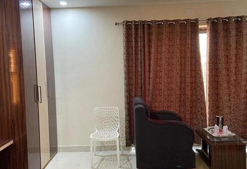 هتل The Grand Touch & The Royal Touch, New Digha ! Easygooroms