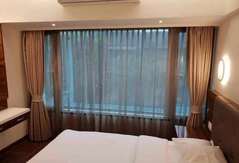 Отель Milan Palace