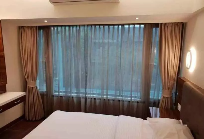 Hotelli Milan Palace