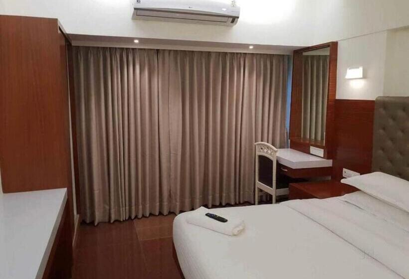 Отель Milan Palace