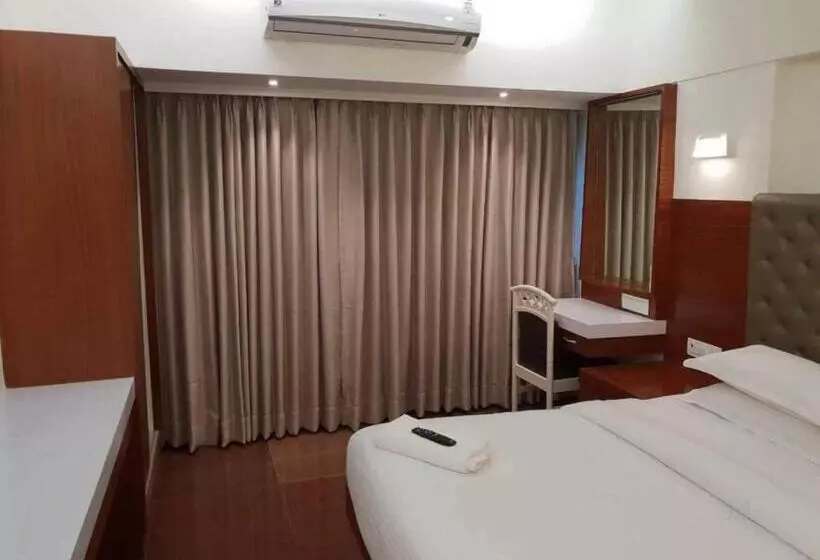 Hotelli Milan Palace