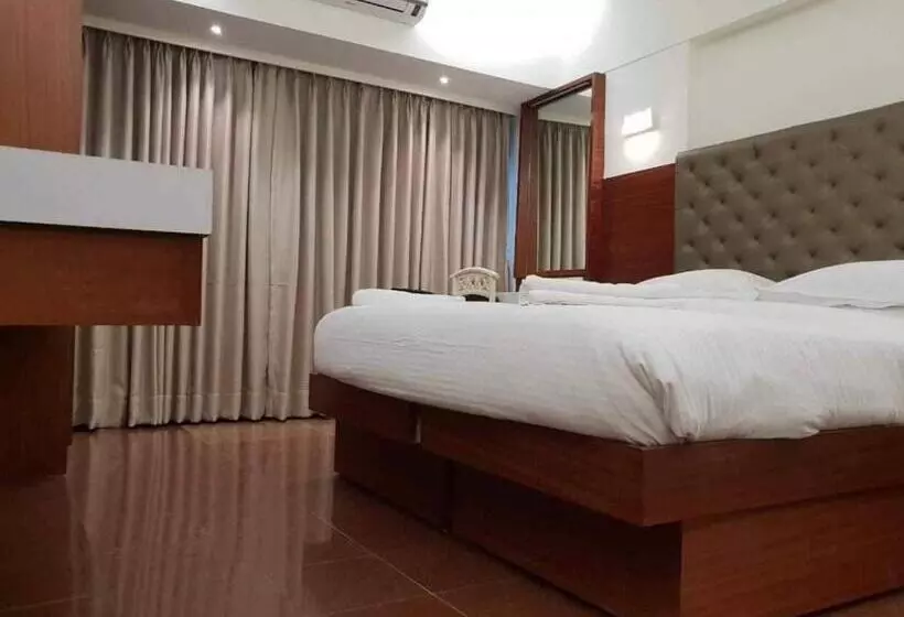 Hotelli Milan Palace