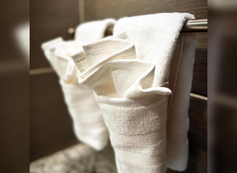 호텔 Neon Cowboy Roadhouse At Hunters Hot Springs