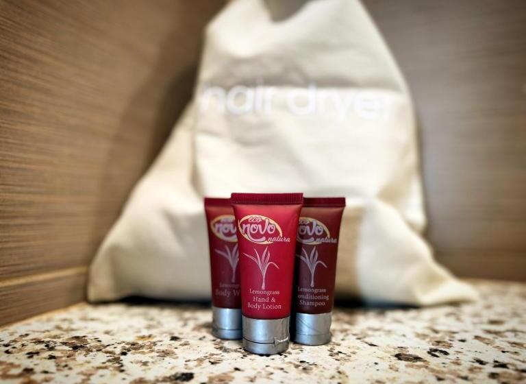 호텔 Neon Cowboy Roadhouse At Hunters Hot Springs