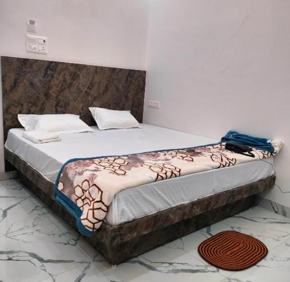 هتل The Regal Inn