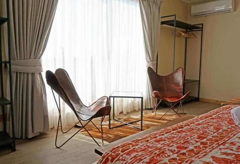 استراحتگاه Safari Lodge