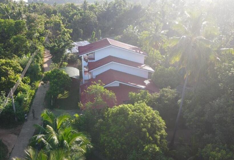 Udawalawe Elegant Hostel