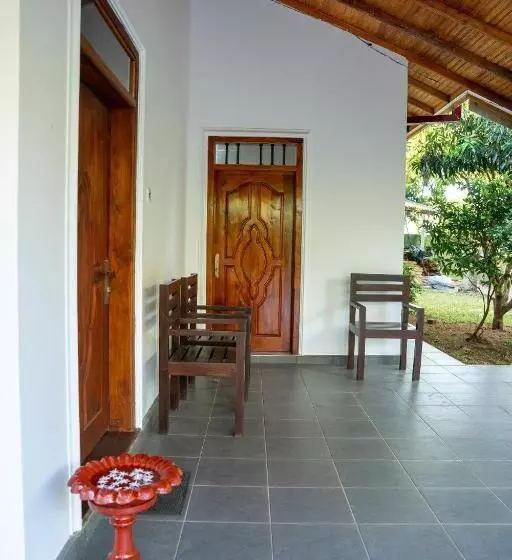 Udawalawe Elegant Hostel