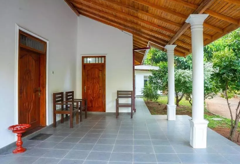 Udawalawe Elegant Hostel