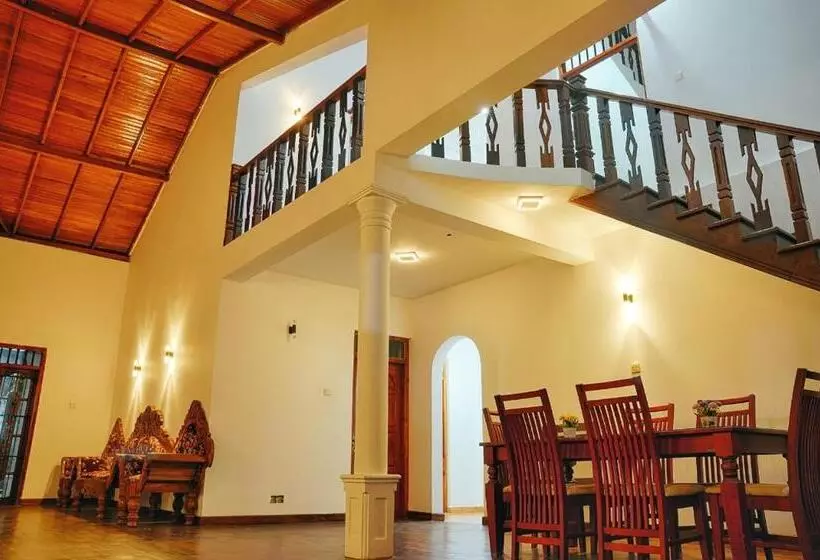 Udawalawe Elegant Hostel