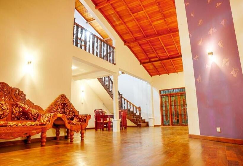 Udawalawe Elegant Hostel