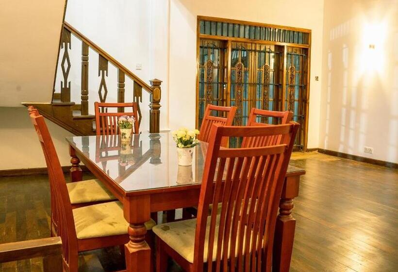 Udawalawe Elegant Hostel