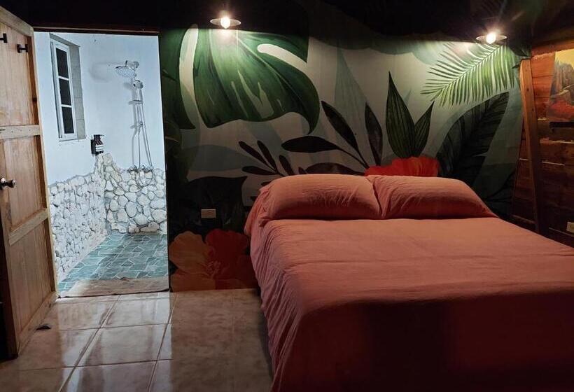 تختخواب و صبحانه Humble Boy Retreat Storeroom Cabin