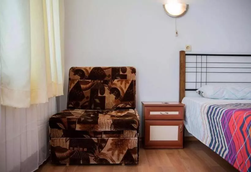 Majatalo вила лора