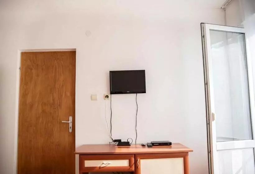 Majatalo вила лора