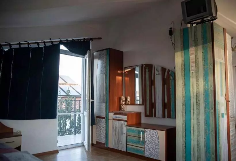 Majatalo вила лора