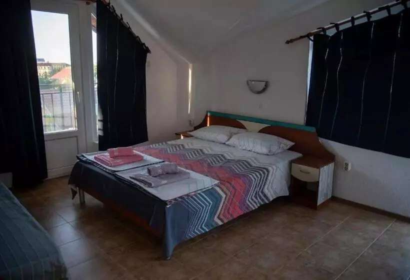 Majatalo вила лора