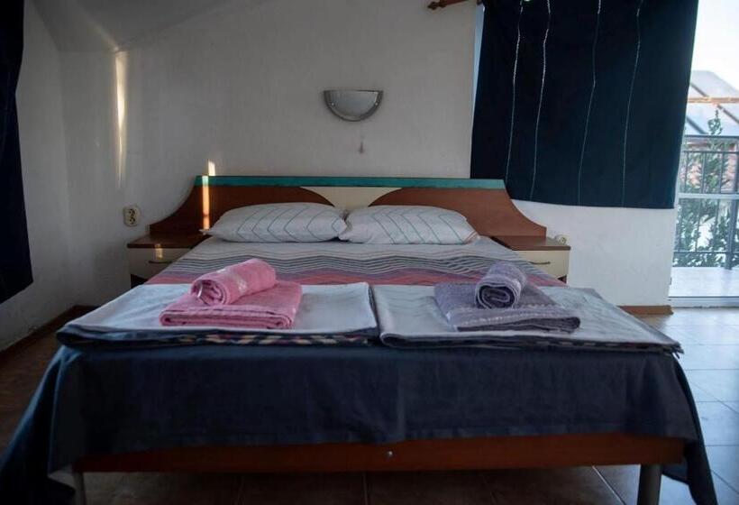 بنسيون вила лора